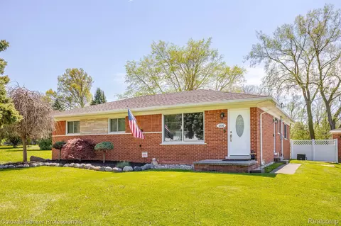4104 Dawson Ave, Warren, MI 48092