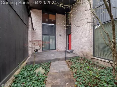 1920 Oak Cliff Dr, Bloomfield Hills, MI 48302