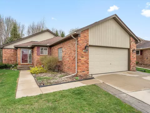 32830 Birchwood Dr, Chesterfield, MI 48047