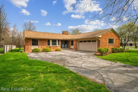 8012 Odonnell Dr, Grosse Ile, MI 48138