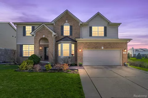 15568 Timbers Edge Dr, Clinton Township, MI 48035