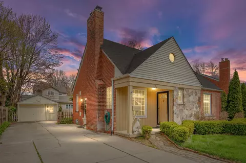794 Cadieux Rd, Grosse Pointe, MI 48230