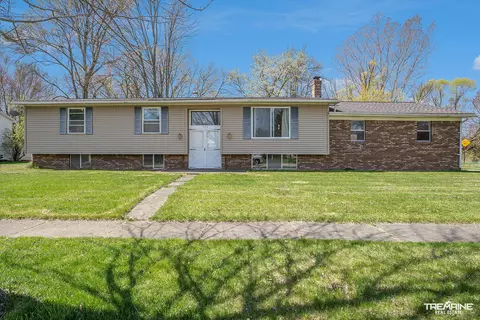 428 Primrose Ln, Flushing, MI 48433