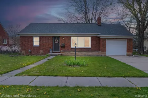 22401 Colony St, Saint Clair Shores, MI 48080