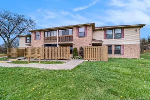 19193 Surrey Ln, Northville, MI 48167