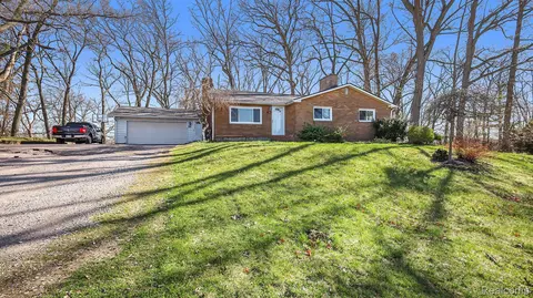 155 Indianwood Rd, Orion, MI 48362