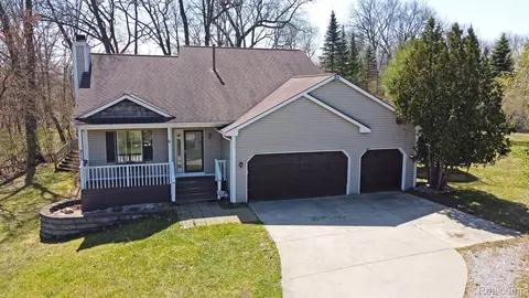 973 N Ortonville Rd, Groveland, MI 48462