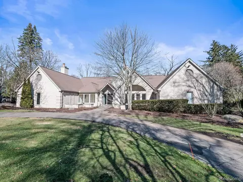 860 Lone Pine Rd, Bloomfield Township, MI 48302