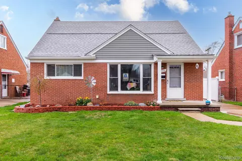 9026 Mckinley St, Taylor, MI 48180