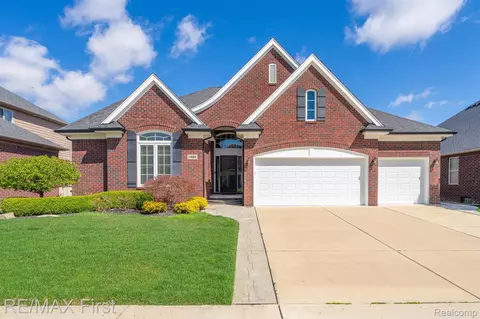 17665 Goldeneye Dr, Clinton Township, MI 48038
