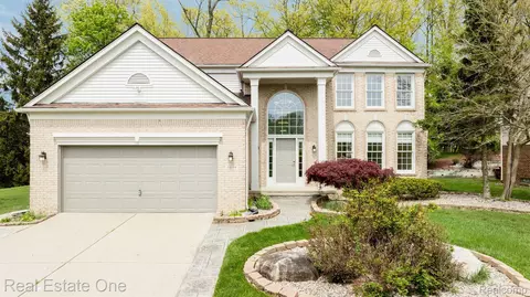 5059 Cherry Blossom Cir, West Bloomfield, MI 48324