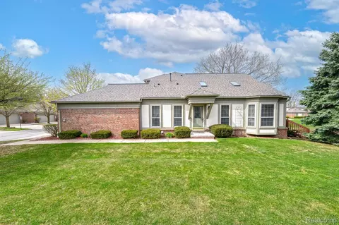 2085 Lone Wolf Ln, Canton, MI 48188