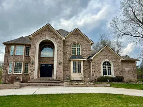 30795 Bruce Ln, Franklin, MI 48025