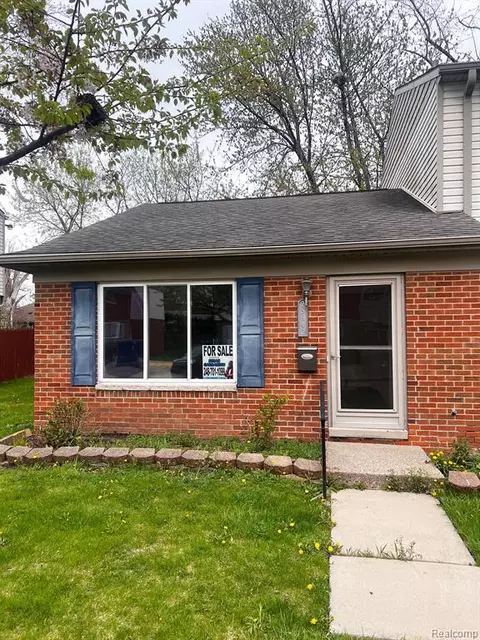 25942 Salem UNIT 2, Roseville, MI 48066