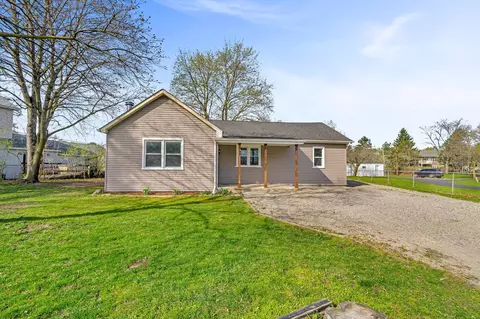 866 Glaspie Rd, Oxford, MI 48371