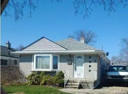 26201 Ursuline St, Saint Clair Shores, MI 48081