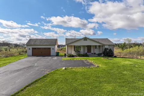 9457 Reid Rd, Swartz Creek, MI 48473