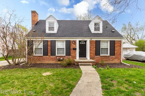 13641 Sherwood St, Oak Park, MI 48237