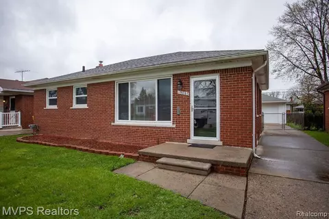 19085 Lister Ave, Eastpointe, MI 48021