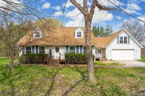 5135 Heron Rd, Brandon, MI 48371