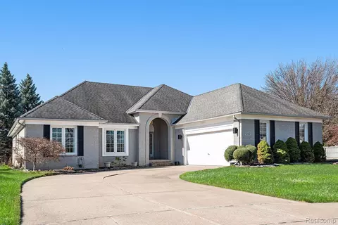 14506 Redford Dr, Sterling Heights, MI 48312