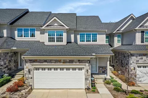 23884 Seminole Trl, Novi, MI 48375