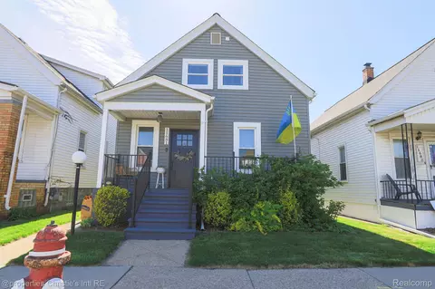 11681 Mitchell St, Hamtramck, MI 48212