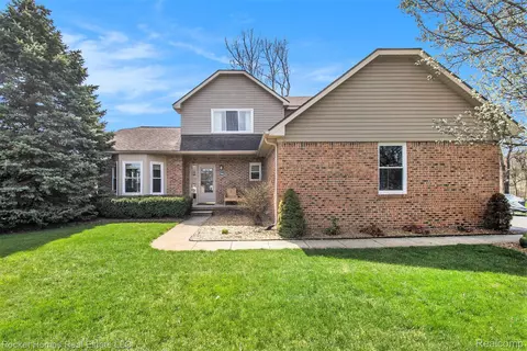 57861 Apple Ln, Lyon, MI 48165