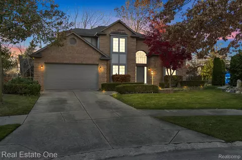 43581 Naves Crt Ct, Clinton Township, MI 48038