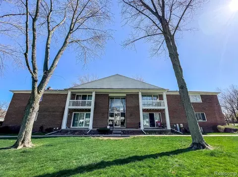 42450 Sheldon #211, Clinton Township, MI 48038