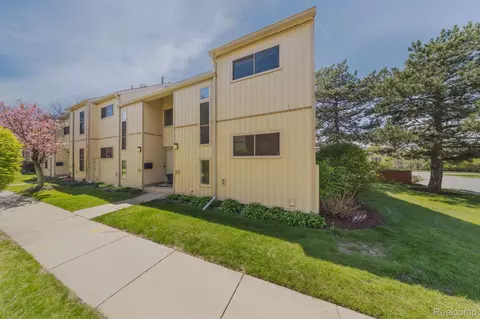 1924 Hyde Park Dr, Detroit, MI 48207