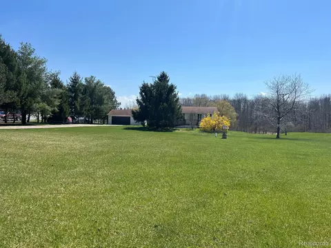 6537 Norman Rd, Grant, MI 48032