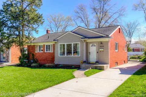24220 Ithaca St, Oak Park, MI 48237