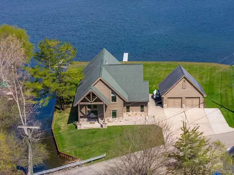 294 Harvard Dr, Oceola, MI 48843 photo 1
