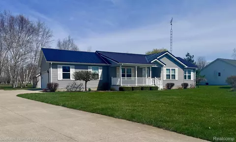 5740 Cobblestone Dr, Deerfield, MI 48461