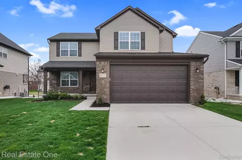 12272 Lincolnshire Dr, Sterling Heights, MI 48312
