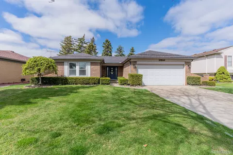 13841 Deepwood Crt Ct, Sterling Heights, MI 48312