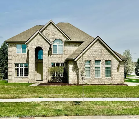 832 W Bay Shore Dr, Oxford, MI 48371