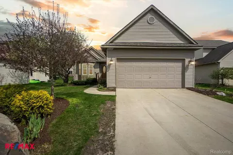 5727 Shannon Ln, Independence, MI 48348