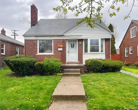 18911 Edgefield St, Grosse Pointe, MI 48236
