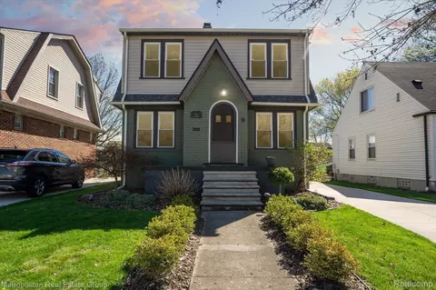 121 S Edgeworth Ave, Royal Oak, MI 48067