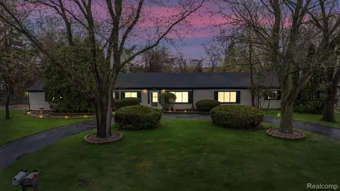 37523 Emery St, Clinton Township, MI 48036
