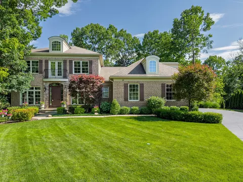 6172 Kingsley Crt Ct, Brighton, MI 48116