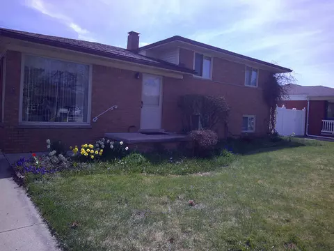 4913 Valley, Trenton, MI 48183