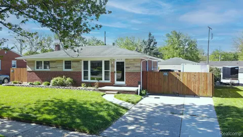 972 Juneau Rd, Ypsilanti, MI 48198