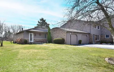 1181 Rolling Acres Dr, Bloomfield Hills, MI 48302