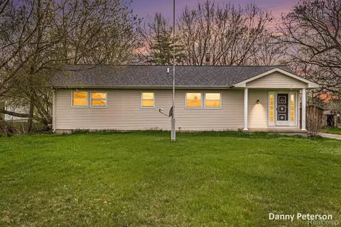 2025 N Oak Rd, Davison, MI 48423