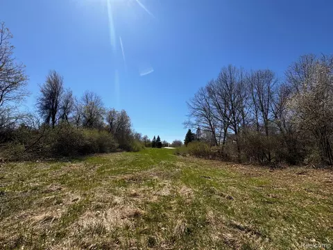 4115 Carriage Hill Dr, Attica, MI 48455