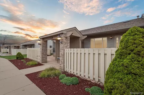 62180 Arlington 2 118 #2, South Lyon, MI 48178