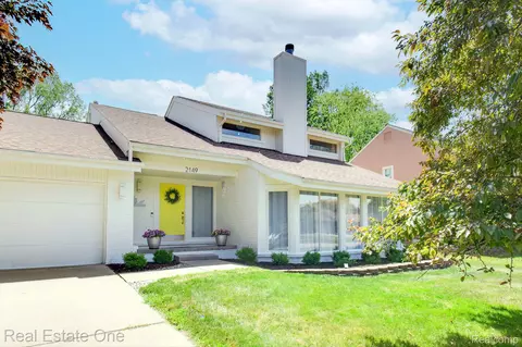2149 Hidden Lake Dr, West Bloomfield, MI 48324